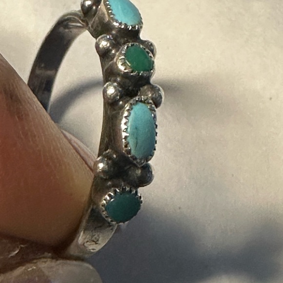Vintage Native American Turquoise and Green Stone Silver Ring - Picture 4 of 11